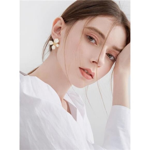 White Flower Dangle Earrings – Elegant Pearl-Embellished Design - Picture 5 of 6